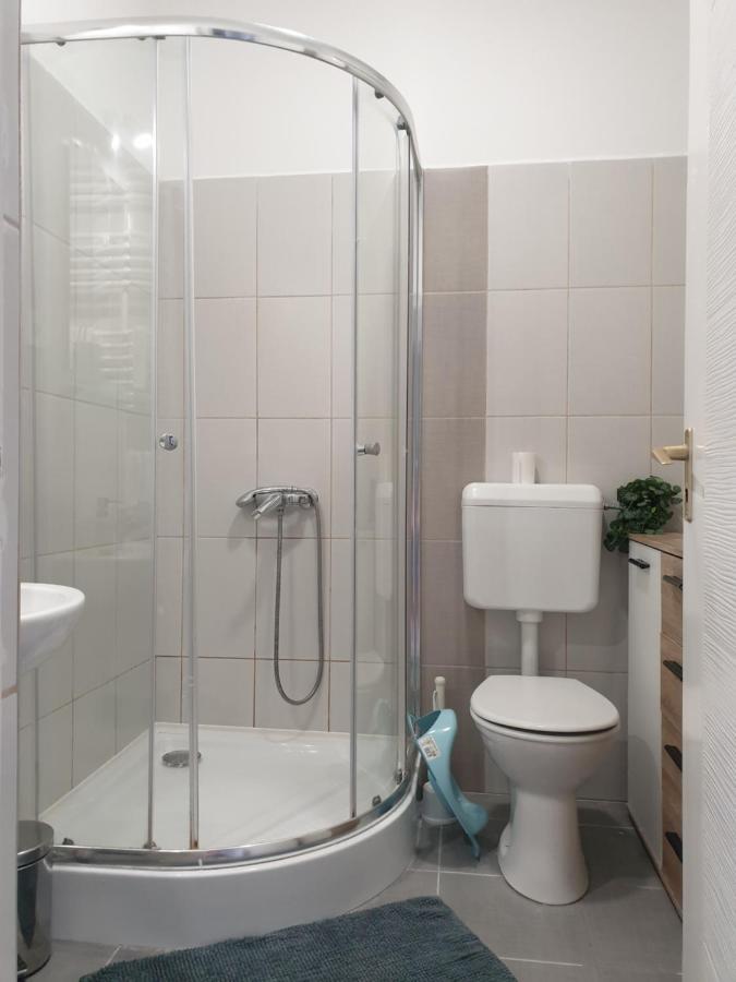 Chill House Apartman Eger Buitenkant foto