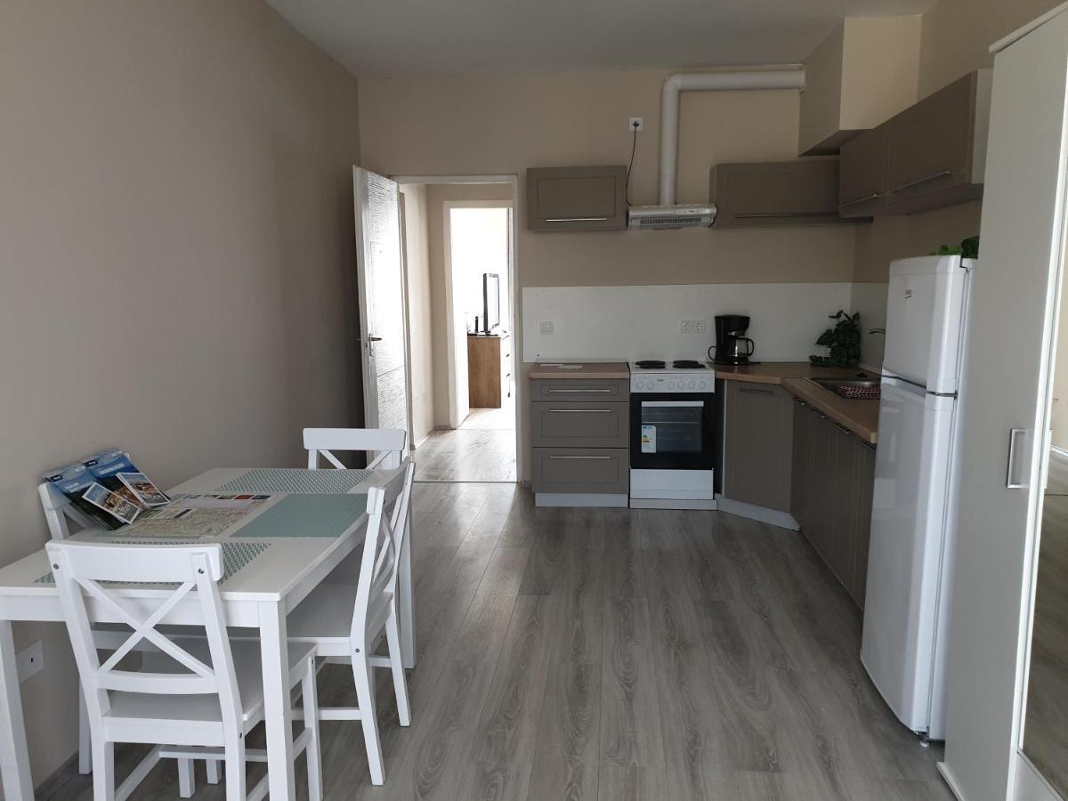 Chill House Apartman Eger Buitenkant foto